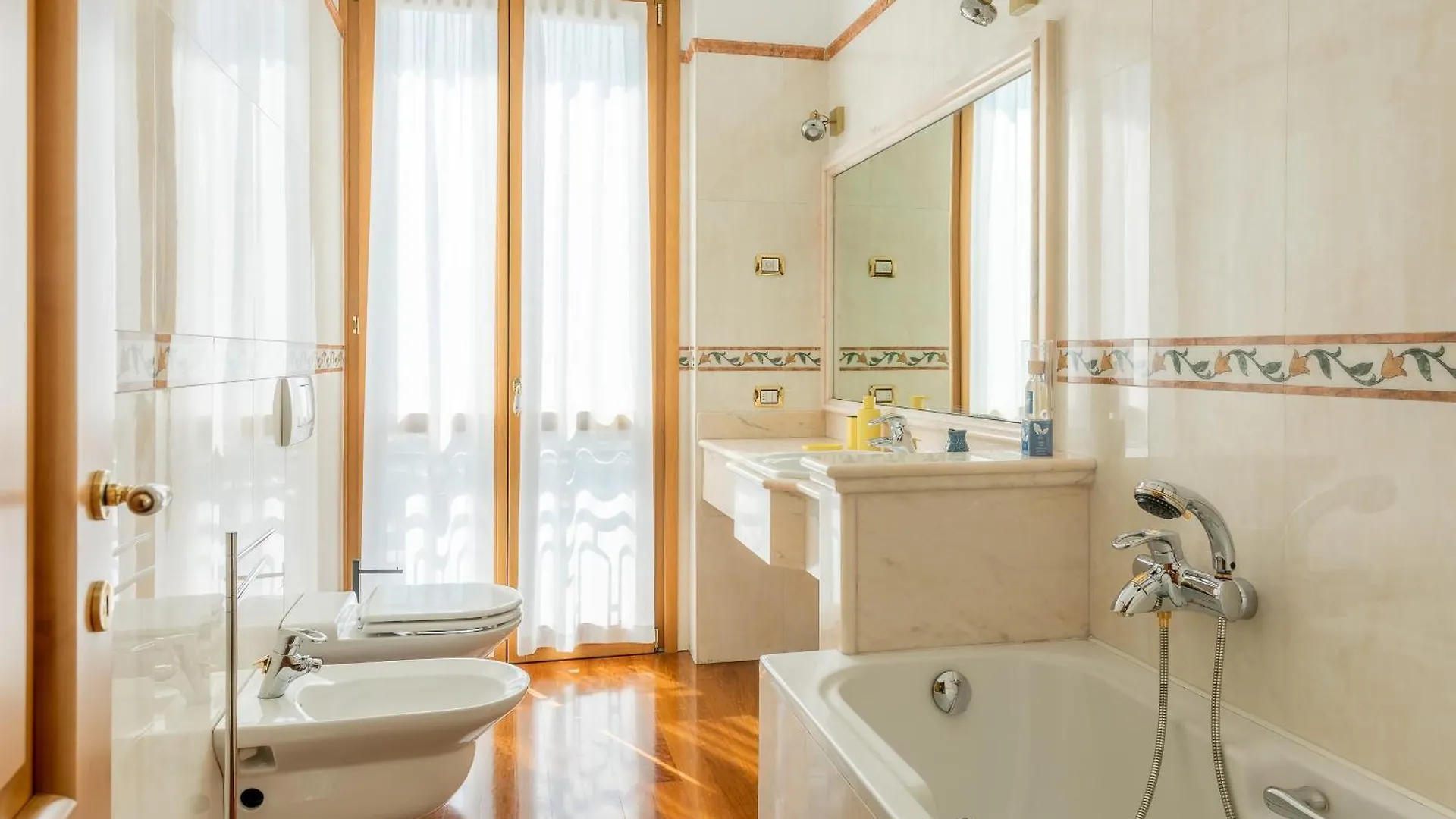 Casa Mamma Lägenhet Lovere Italien